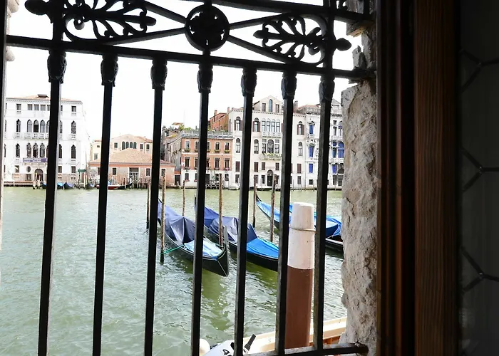 Tribuno Grand Canal