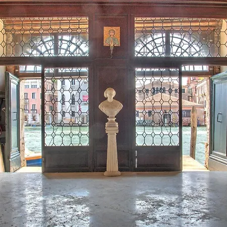 Tribuno Grand Canal
