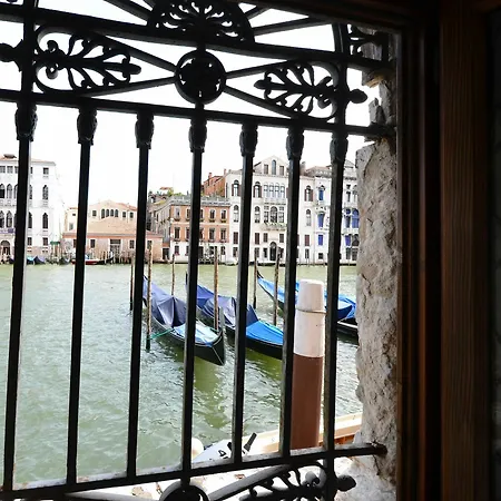 Tribuno Grand Canal